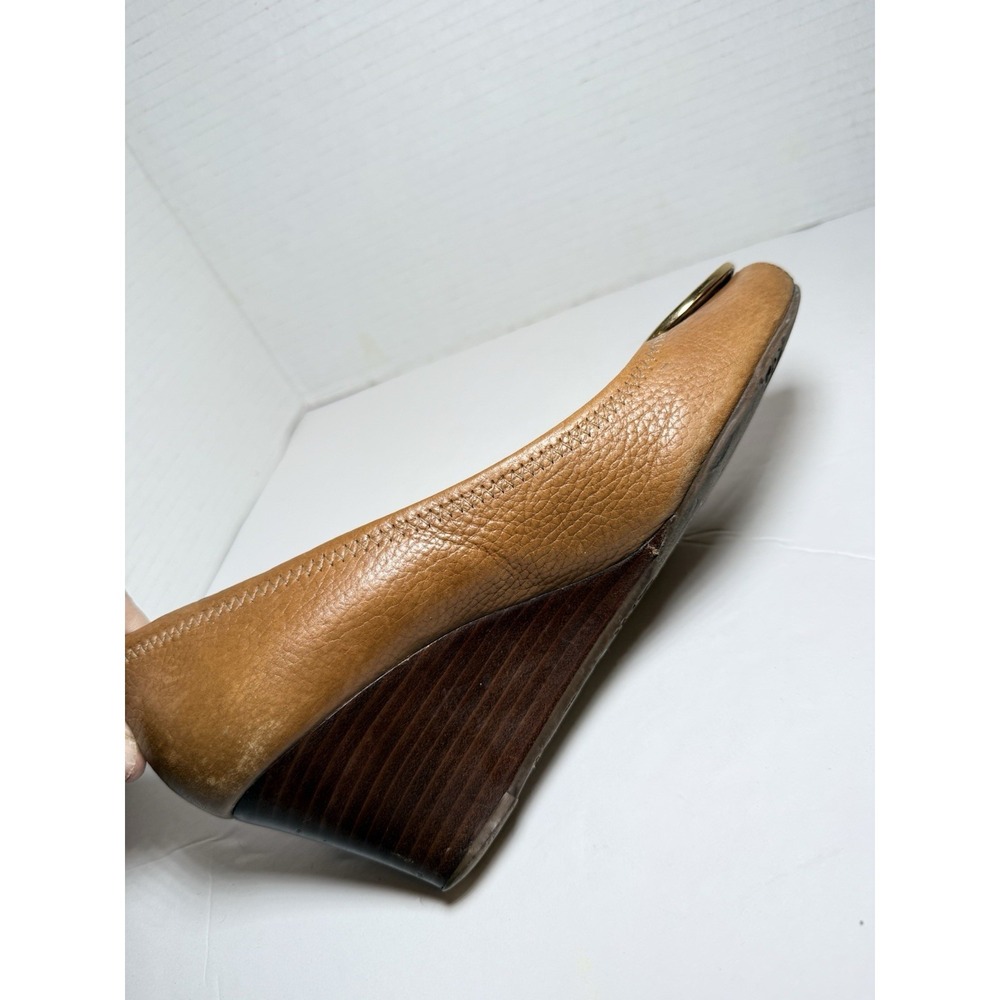 Tory Burch Sally 2 Peep Toe Wedge Heels Tan Leather Gold Logo Women's Sz 7.5 - Picture 4 of 16